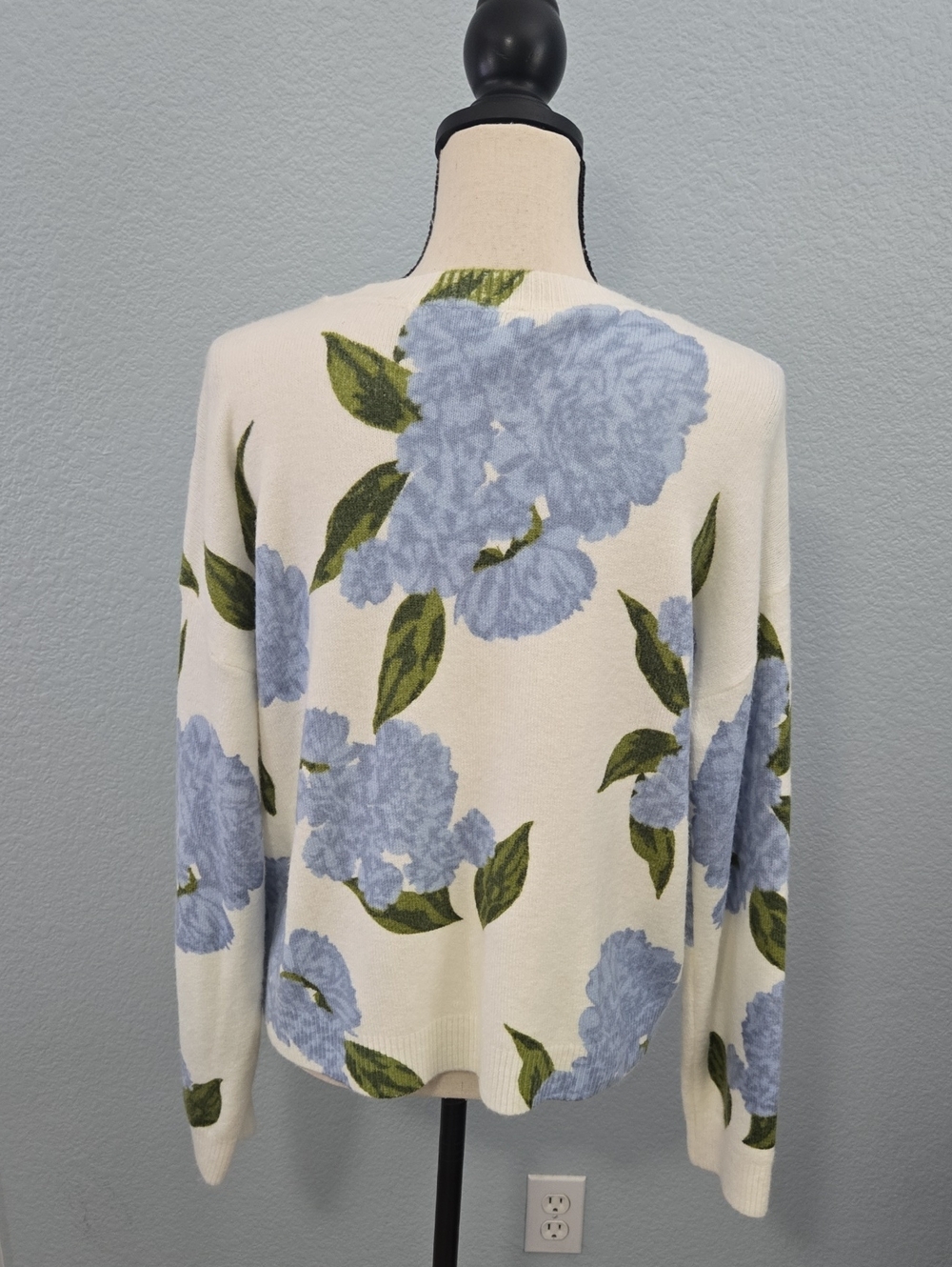 CeCe Crewneck Hydrangea Print Sweater Ribbed Cuff Hem Sz Medium Cottagecore - Picture 7 of 11